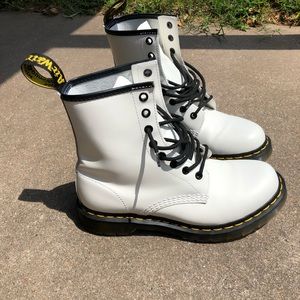 (SOLD ON DEPOP) White Dr. Martens